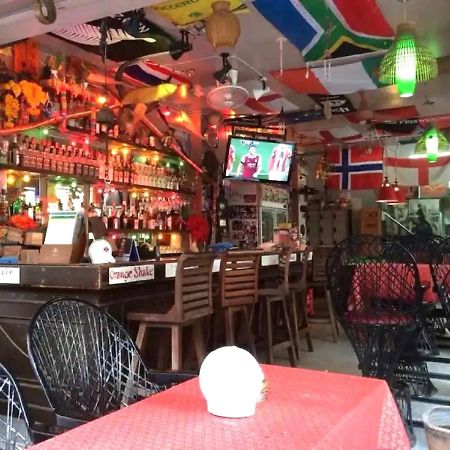 Vech Guesthouse Patong Luaran gambar