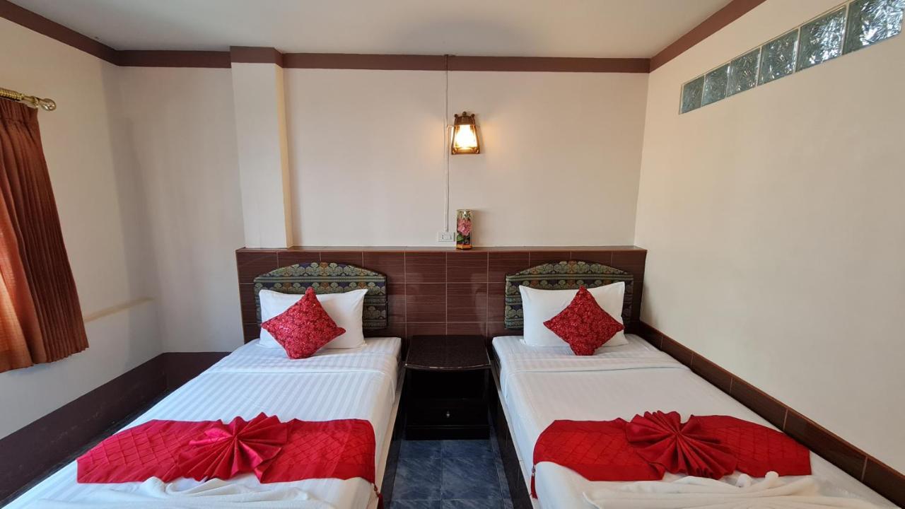 Vech Guesthouse Patong Luaran gambar
