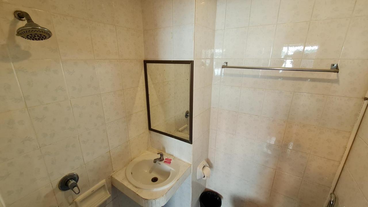 Vech Guesthouse Patong Luaran gambar