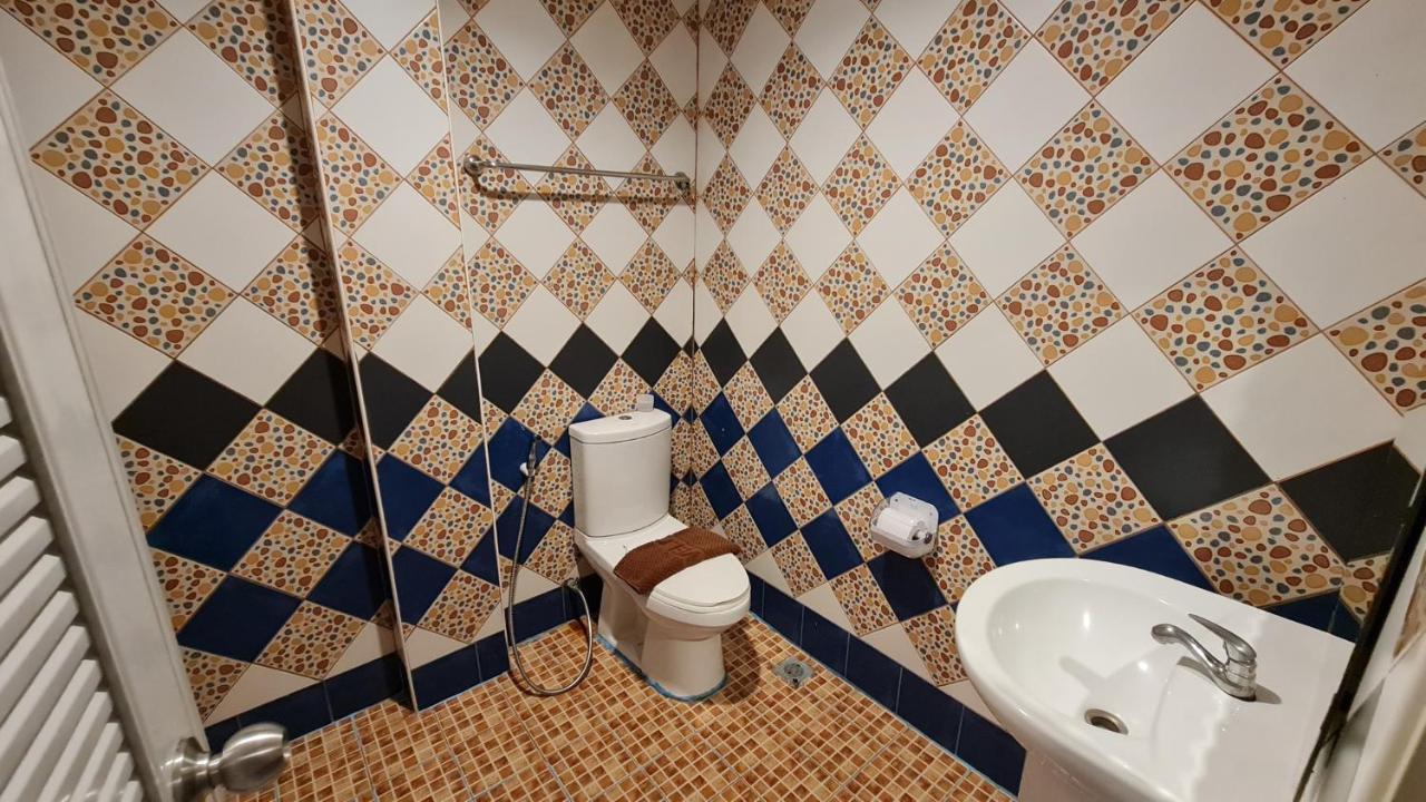 Vech Guesthouse Patong Luaran gambar