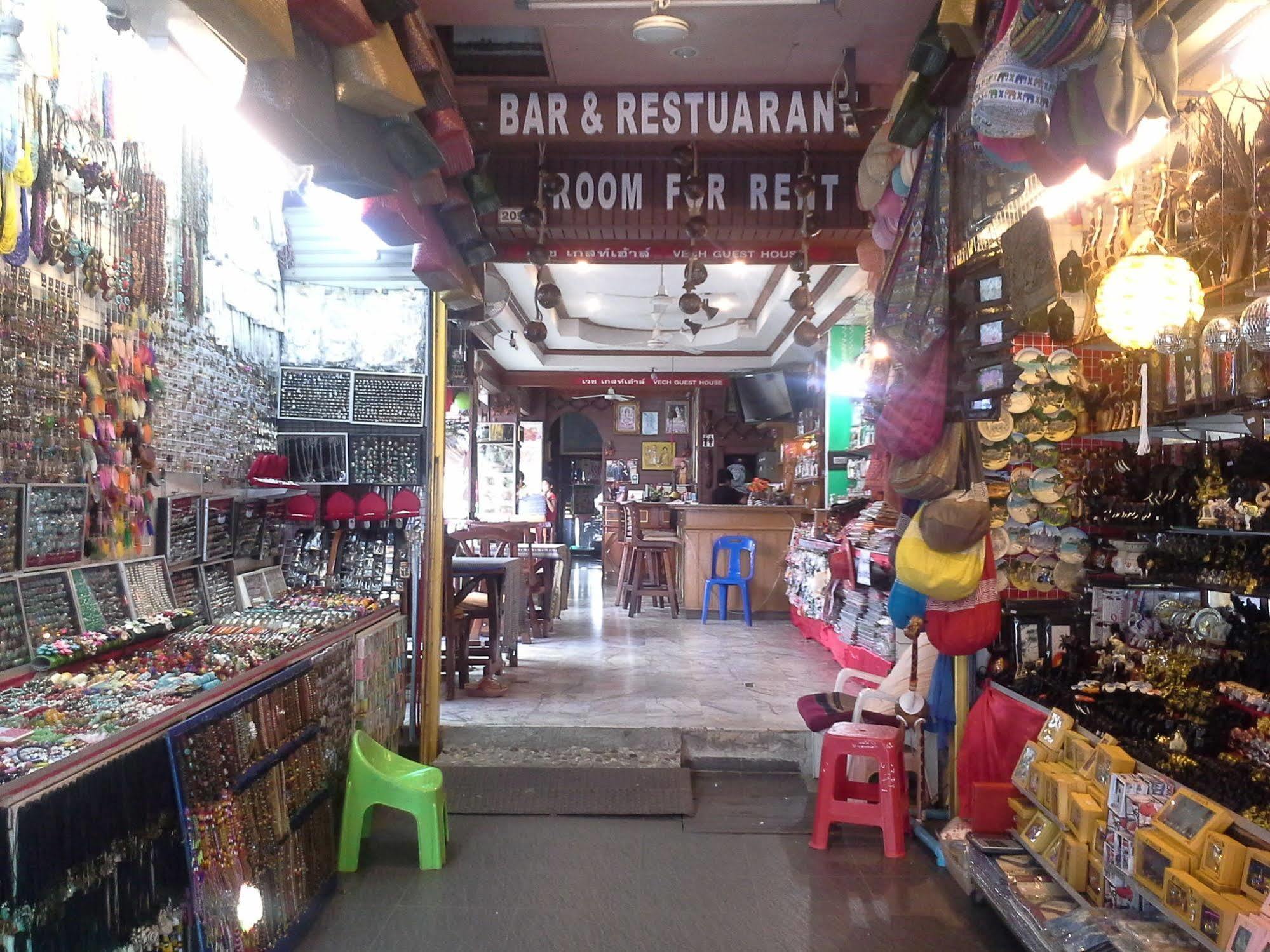 Vech Guesthouse Patong Luaran gambar
